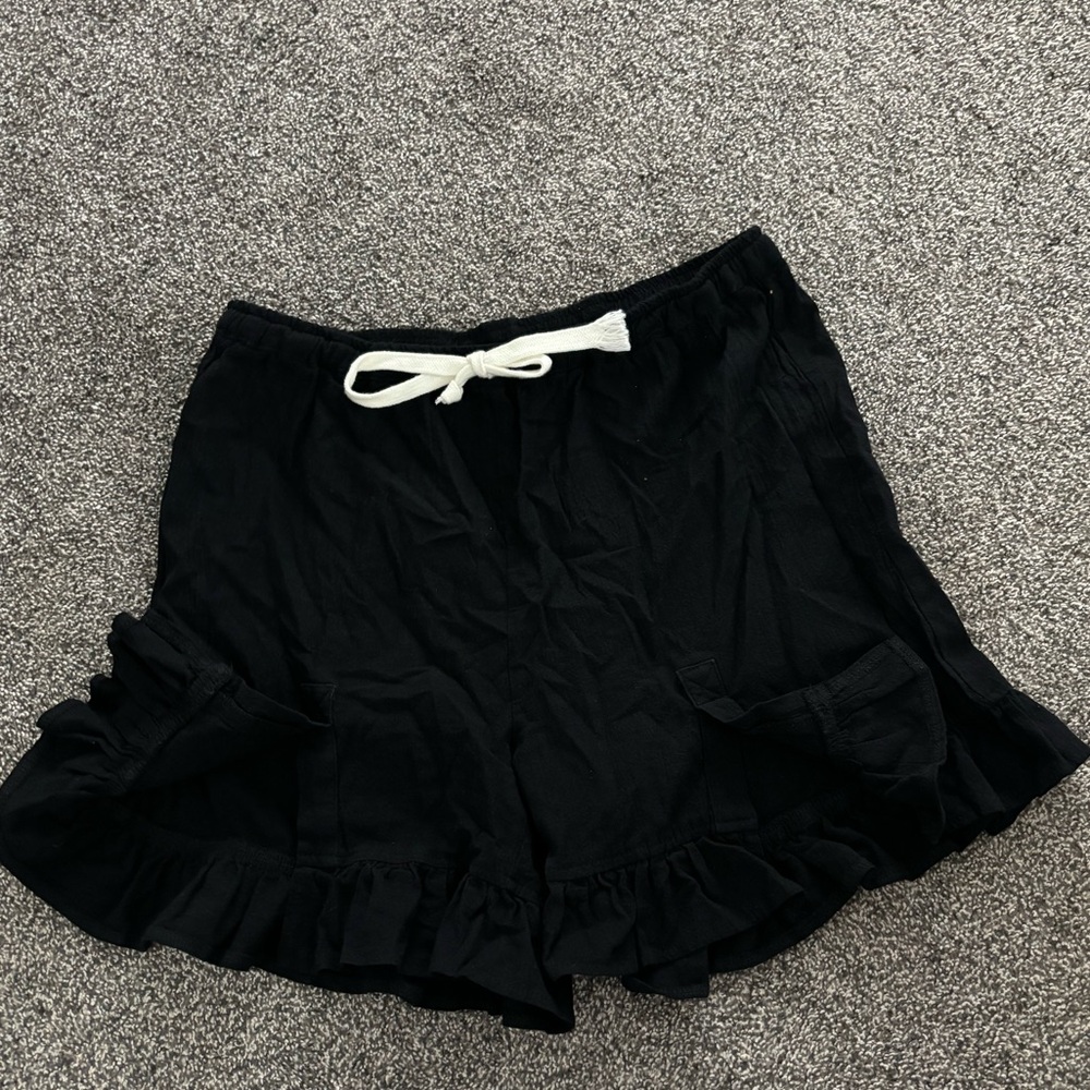Linen ruffled shorts